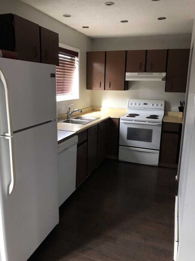 Photo - 5202 43rd St NE