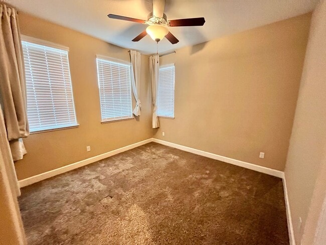 Photo - Beautiful 5bed 3 1/2 bath with SOLAR! Great location!