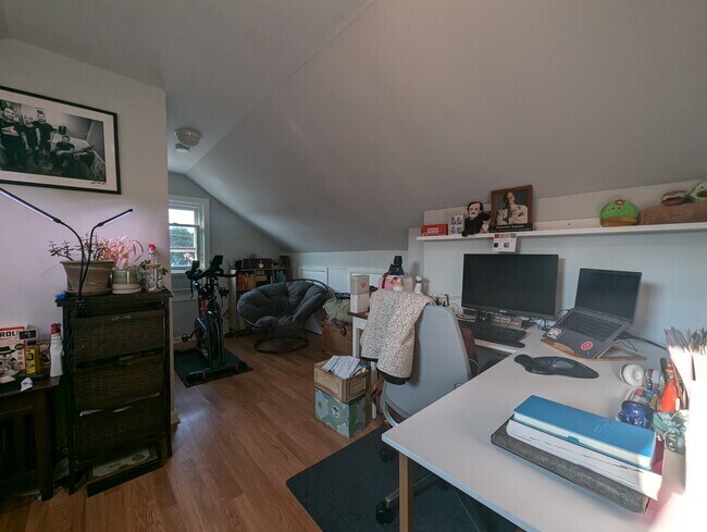 Building Photo - 1520 W Melrose St Unit 1520-2R Rental