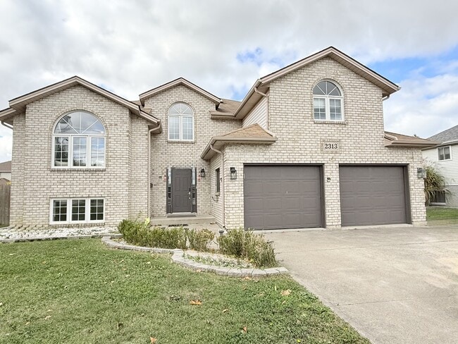 Building Photo - 2313 Lesperance Rd