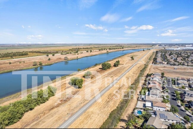 Photo - 3576 Hume St