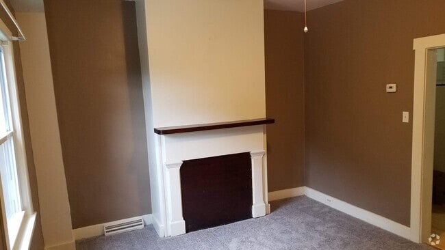 Building Photo - 1937 Meadville St Unit Rear Rental