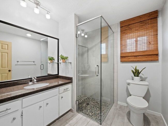 Photo - 633 Chevy Chase Dr