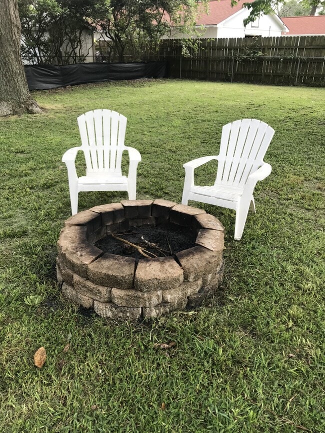 Photo - 906 Old Angleton Rd