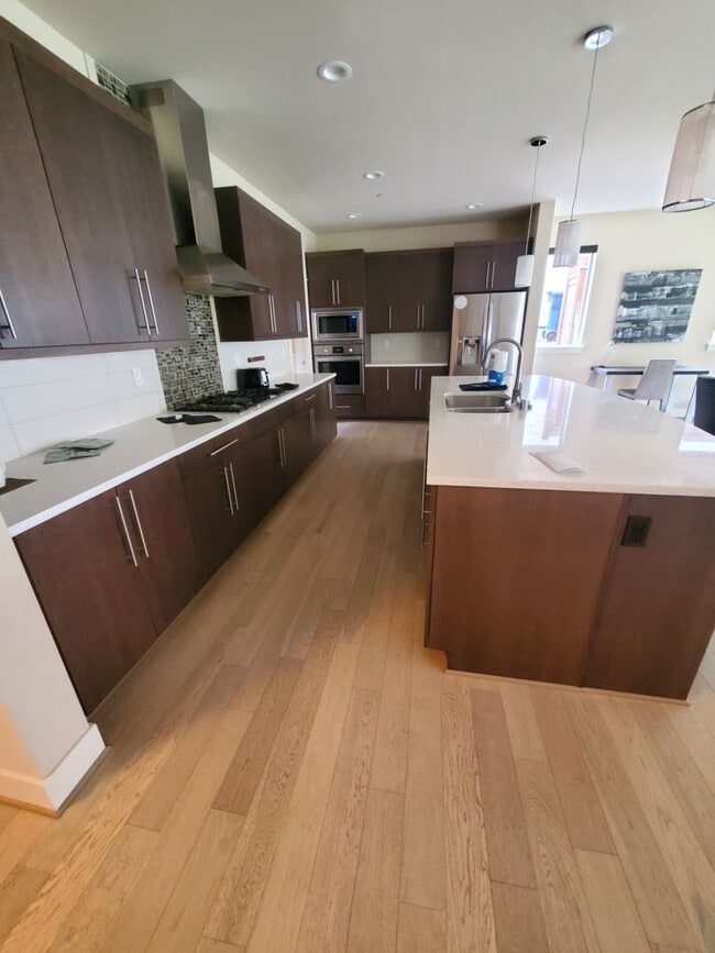 Photo - Spacious, Modern Living full of luxurious details!