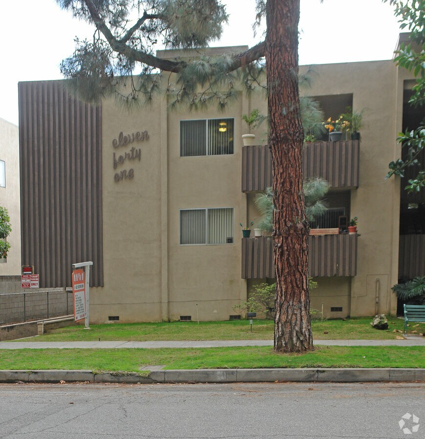 Photo - 1141 Pine St Apartments