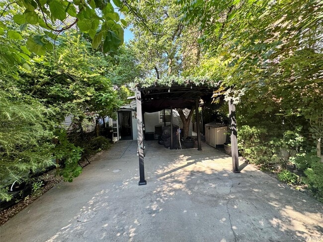 Photo - 749 E 224th St