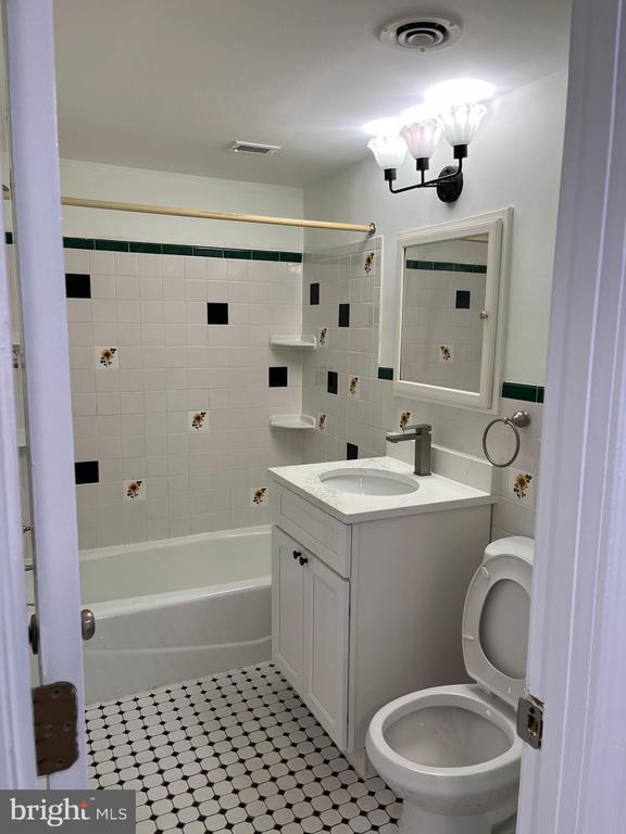 Photo - 7572 Spring Lake Dr Unidad 7572-A