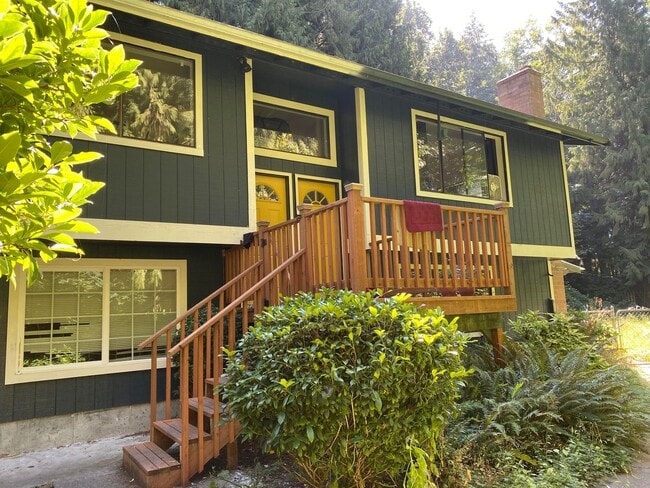 Building Photo - Stanwood Duplex