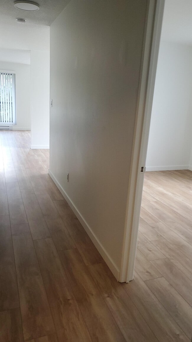 Photo - 430-430 Stewart Ave