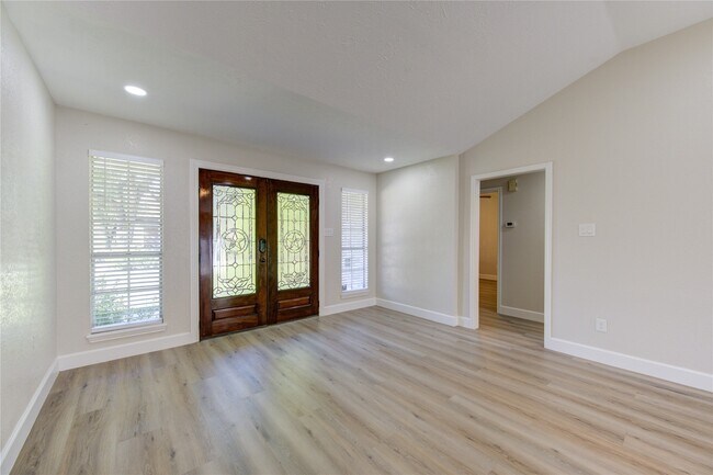 Photo - 4706 Kingussie Dr