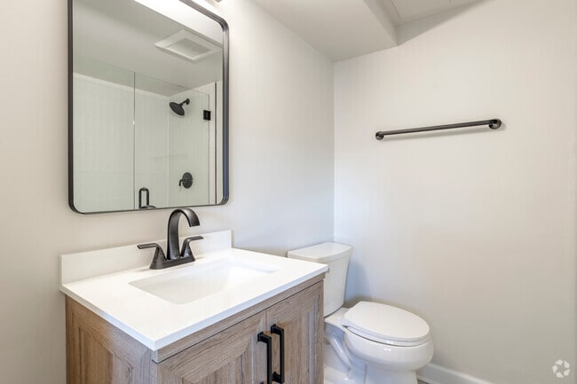 1BR, 1BA - 500SF - Bathroom