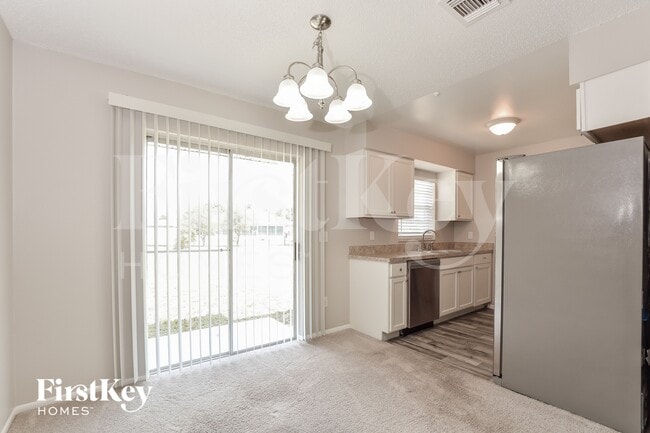 Photo - 910 Clayton Dr