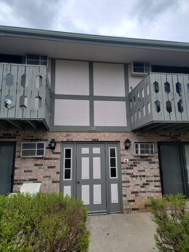 Parkway West Apartment Homes - Parkway West Apartment Homes