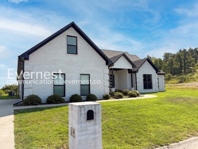 Photo - 84 River Rd Dr W