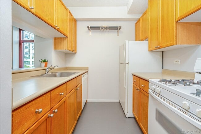 Photo - 4-74-74 48th Ave