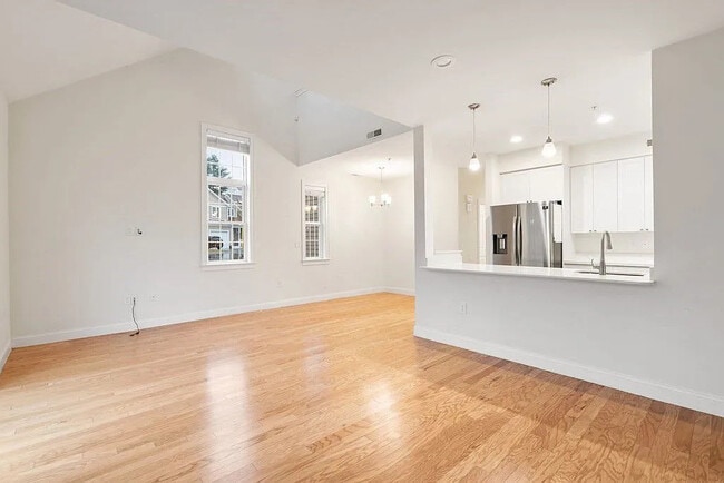 Photo - 70 Endicott St