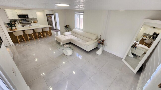 Photo - 734 W 32nd St