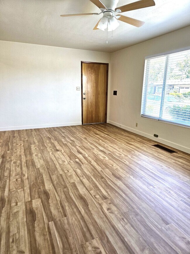 BEAUTIFULLY UPDATED DUPLEX, 2 BEDROOM, 1 B... Rental House Rental in