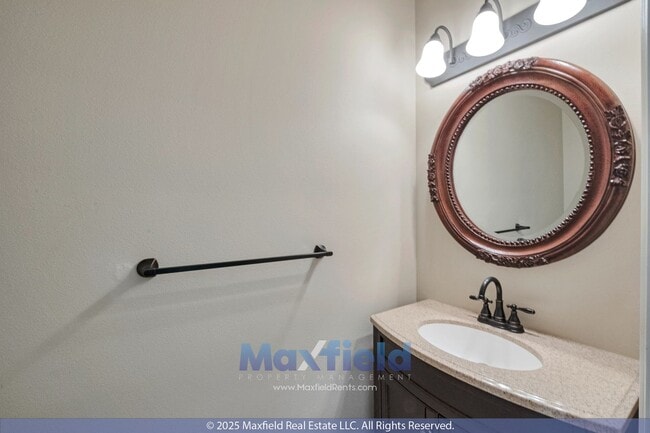 Photo - Townhouse 4BD 3.5BA NEW CARPET - east of I...
