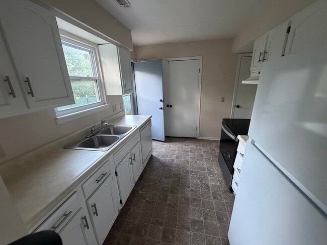 Photo - 540 Crest Cir
