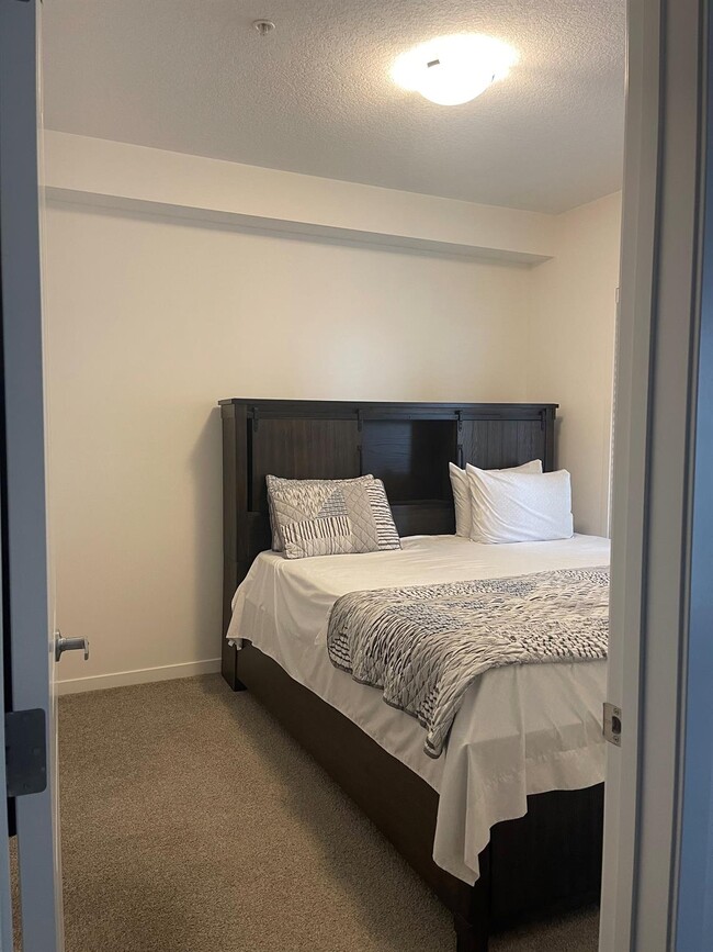 Building Photo - 1 Bed 1 Bath Unit 207