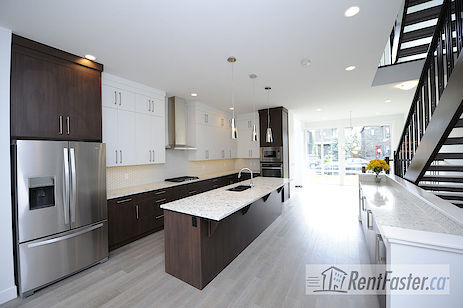 Photo - 1922-1932 32 Ave SW