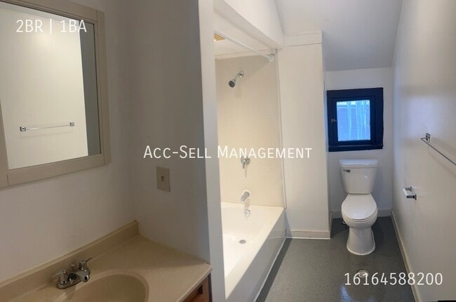 Photo - 836 Coit Ave NE