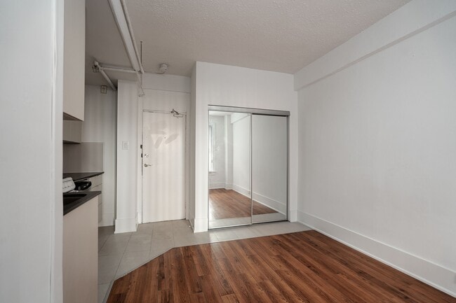 Photo - 160 Huron St Unit 208