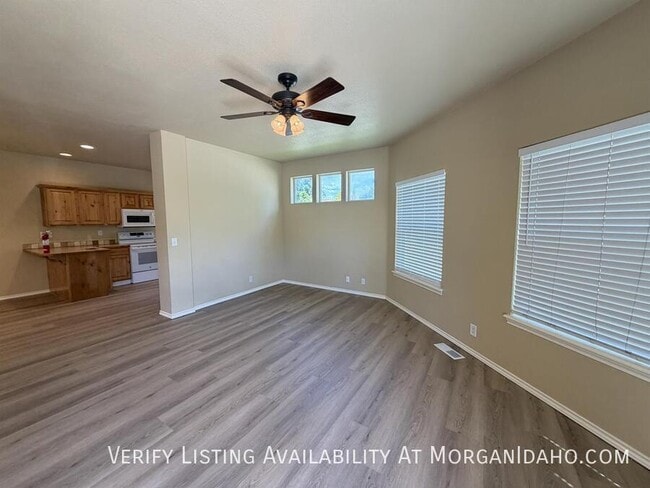 Photo - 6698 Poplar-