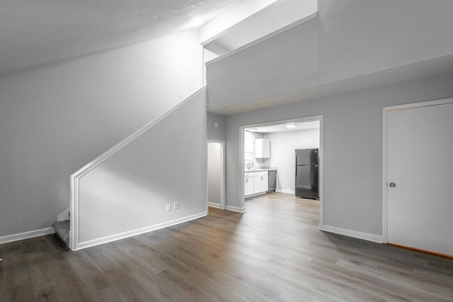 Building Photo - 4499 Delashmitt Rd Unit 4499-B