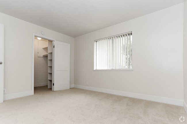 1BR, 1BA - 650 SF