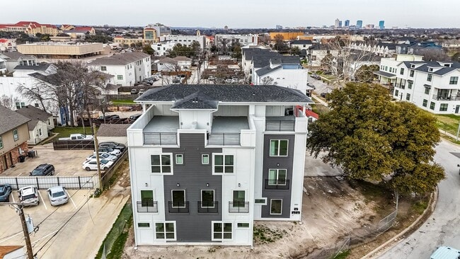 Photo - 2400 Benbrook Dr Unit 108