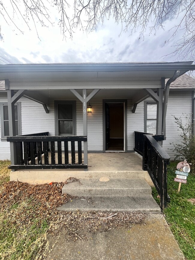 Photo - 119 S 5th St