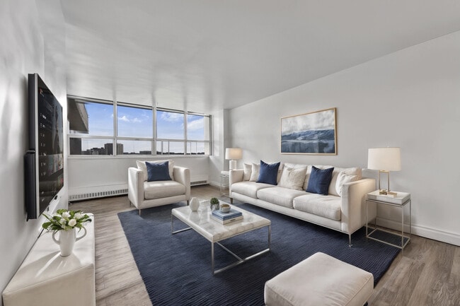 Building Photo - 65 Thorncliffe Park Dr Unit 1006