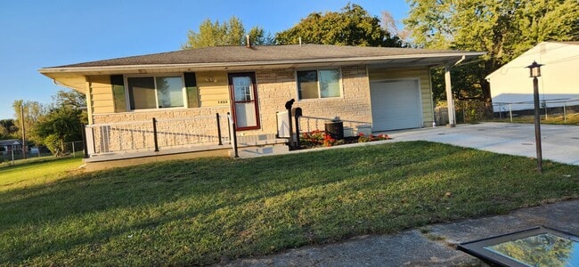 Photo - 1323 Essex Dr