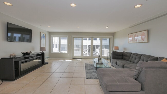 Photo - 137 S Berkley Sq