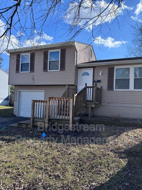 Photo - 105 Woodard Dr