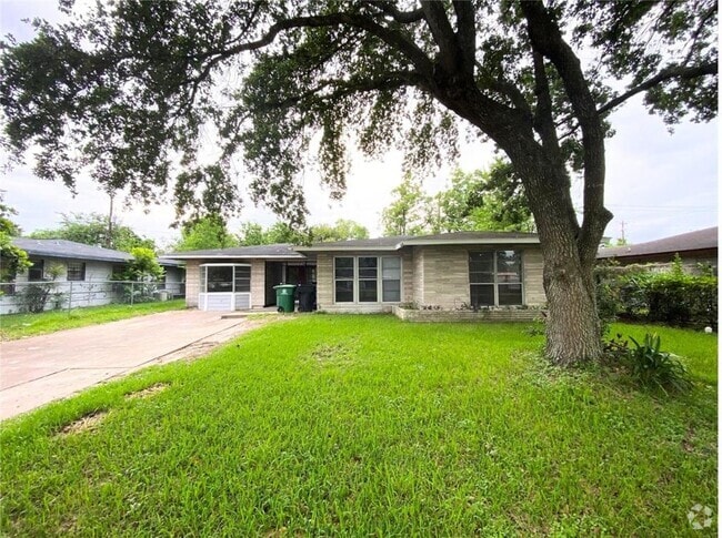 Building Photo - 5767 Flamingo Dr Rental