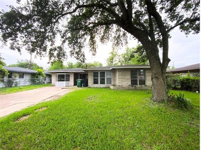 Photo - 5767 Flamingo Dr House