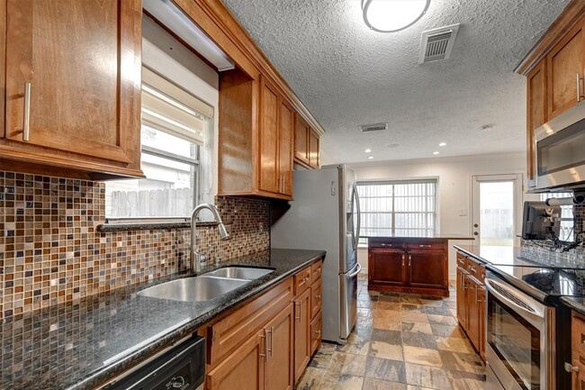 Photo - 10118 Fernstone Ln House
