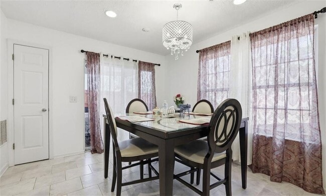 Photo - 205 Oak Grove Way