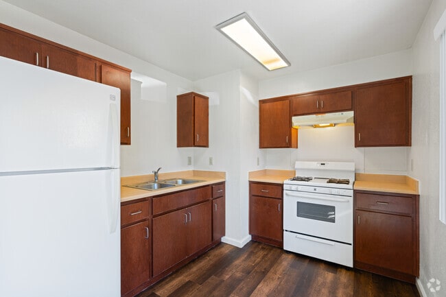 5BR, 2BA - 1,478SF - Kitchen