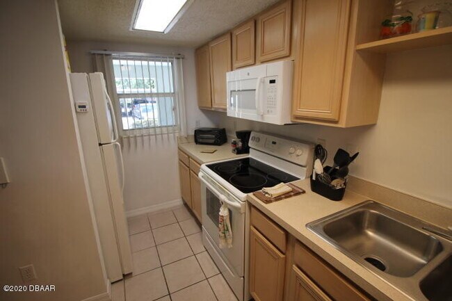 Photo - 711 N Halifax Ave