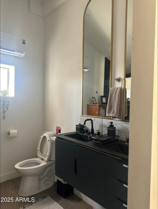 Photo - 1055 E Whitton Ave