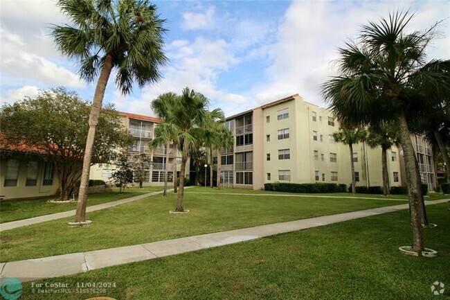 Building Photo - 1830 N Lauderdale Ave Unit 4412 Rental