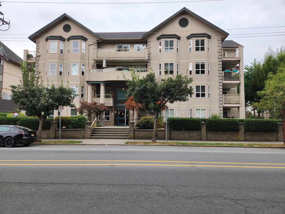 Photo - 46693-46693 Yale Rd