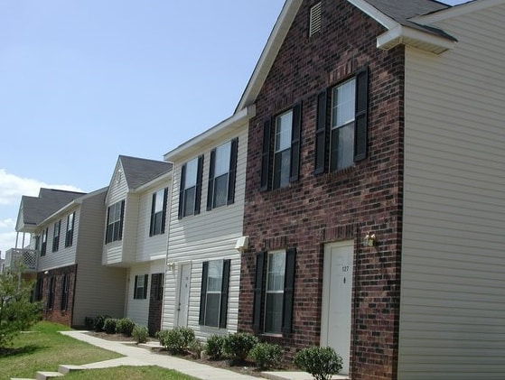 La vida en una casa adosada en el corazón de la zona de Mooresville - Talbert Woods Apartments and Townhomes