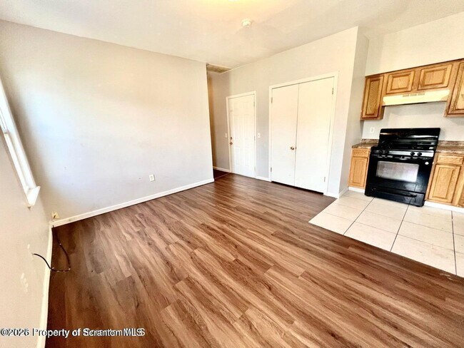 Photo - 114 W Market St