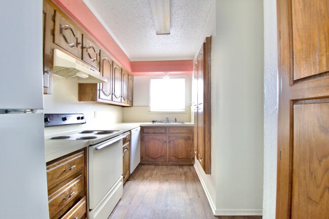 Photo - 806 N 62nd St